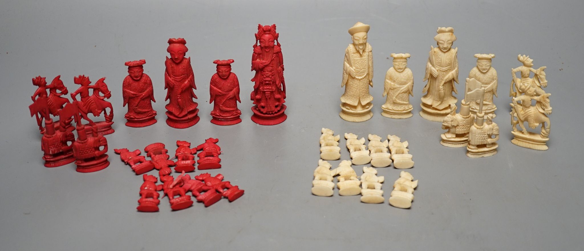 A Chinese bone chess set, Kings 9cm